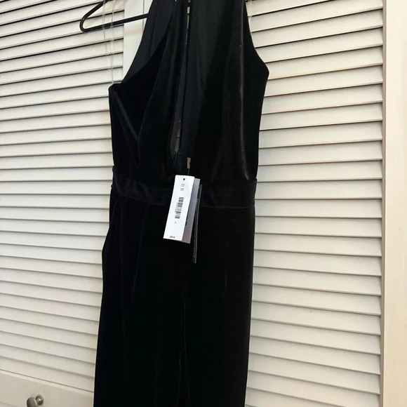 Bloomingdale's BLACK Sunset + Spring Crushed Velvet Sexy Jumpsuit Size Small NWT - Picture 9 of 12